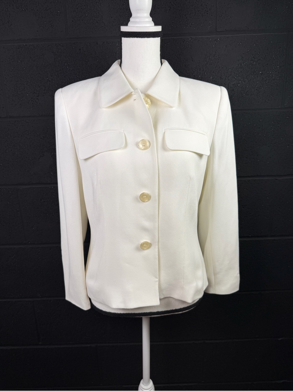 Gorgeous Winter White Jones New York Button-Front Tailored Blazer Jacket size 6
